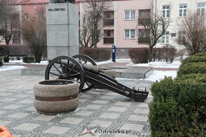 Nowa armata na Placu Bema [11.02.2014] - zdjęcie #9 - eOstroleka.pl