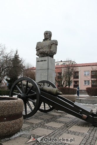 Nowa armata na Placu Bema [11.02.2014] - zdjęcie #8 - eOstroleka.pl