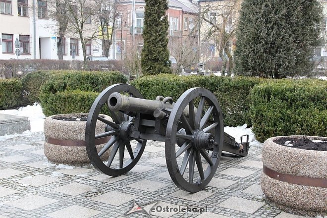 Nowa armata na Placu Bema [11.02.2014] - zdjęcie #7 - eOstroleka.pl
