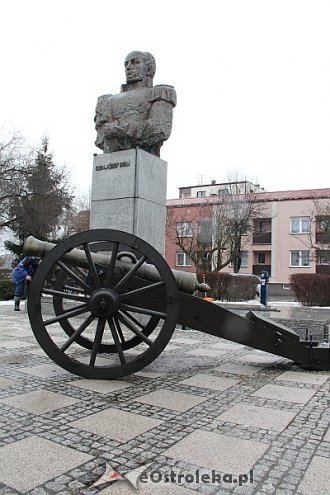Nowa armata na Placu Bema [11.02.2014] - zdjęcie #5 - eOstroleka.pl
