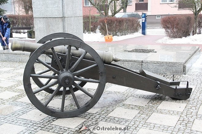 Nowa armata na Placu Bema [11.02.2014] - zdjęcie #4 - eOstroleka.pl