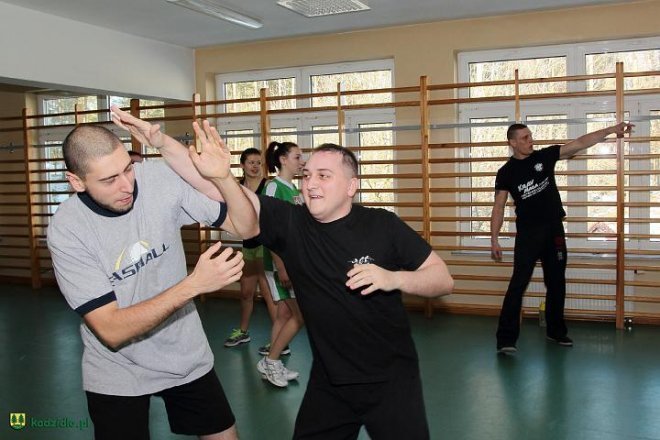 Krav Maga w Kadzidle. Mieszkańcy uczyli się samoobrony [11.02.2013] - zdjęcie #51 - eOstroleka.pl