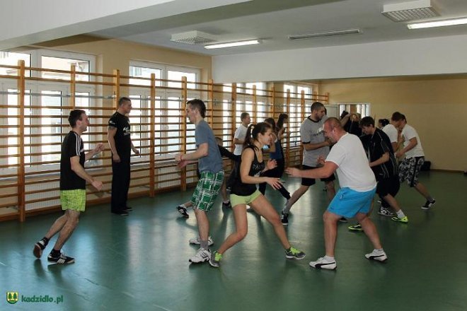 Krav Maga w Kadzidle. Mieszkańcy uczyli się samoobrony [11.02.2013] - zdjęcie #50 - eOstroleka.pl