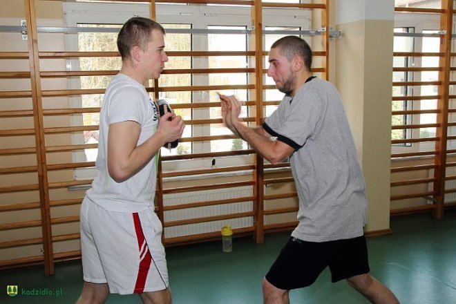 Krav Maga w Kadzidle. Mieszkańcy uczyli się samoobrony [11.02.2013] - zdjęcie #46 - eOstroleka.pl
