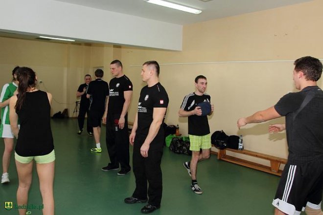 Krav Maga w Kadzidle. Mieszkańcy uczyli się samoobrony [11.02.2013] - zdjęcie #45 - eOstroleka.pl
