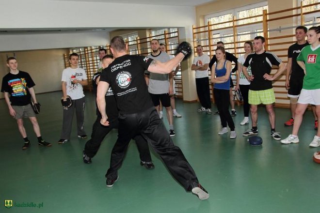 Krav Maga w Kadzidle. Mieszkańcy uczyli się samoobrony [11.02.2013] - zdjęcie #43 - eOstroleka.pl