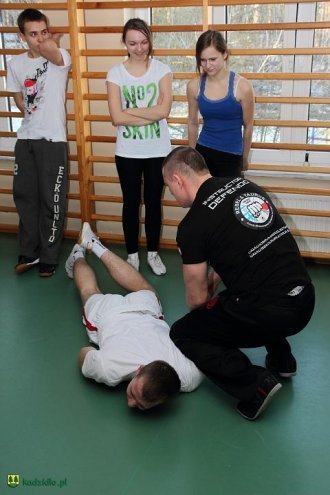 Krav Maga w Kadzidle. Mieszkańcy uczyli się samoobrony [11.02.2013] - zdjęcie #20 - eOstroleka.pl