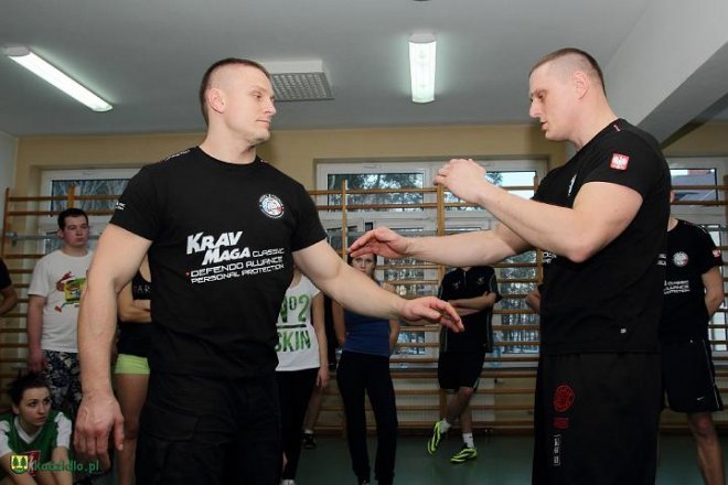 Krav Maga w Kadzidle. Mieszkańcy uczyli się samoobrony [11.02.2013] - zdjęcie #37 - eOstroleka.pl