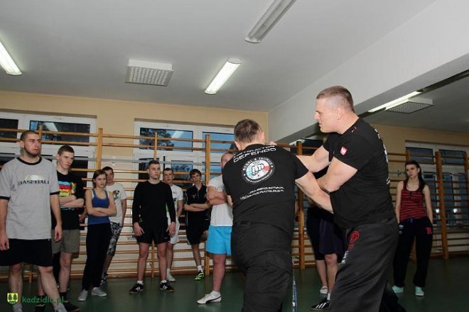 Krav Maga w Kadzidle. Mieszkańcy uczyli się samoobrony [11.02.2013] - zdjęcie #21 - eOstroleka.pl