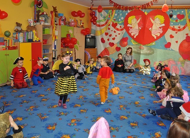 WALENTYNKOWY BAL KARNAWAŁOWY W PUNKCIE PRZEDSZKOLNYM „KANGUREK” [11.02.2014] - zdjęcie #18 - eOstroleka.pl