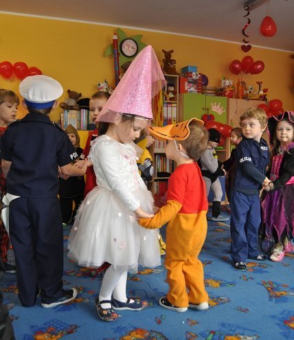 WALENTYNKOWY BAL KARNAWAŁOWY W PUNKCIE PRZEDSZKOLNYM „KANGUREK” [11.02.2014] - zdjęcie #8 - eOstroleka.pl