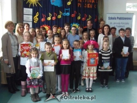 Pasieki: X Gminy Festiwal Piosenki Uczniowskiej - zdjęcie #7 - eOstroleka.pl