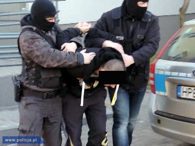 Policja zatrzymał podejrzanych o handel dopalaczami - zdjęcie #2 - eOstroleka.pl