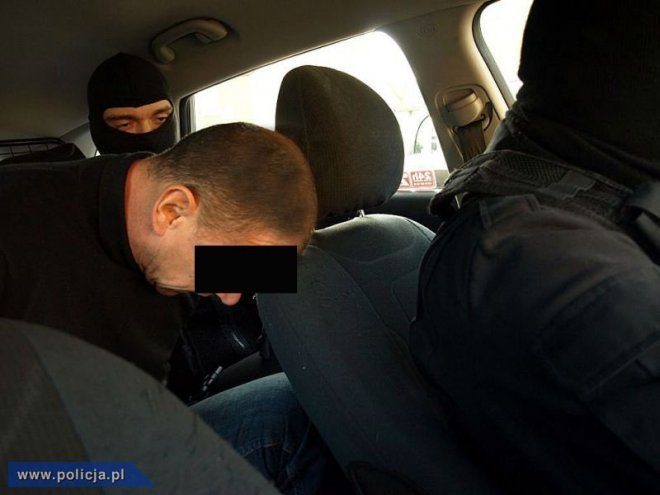 Policja zatrzymał podejrzanych o handel dopalaczami - zdjęcie #5 - eOstroleka.pl