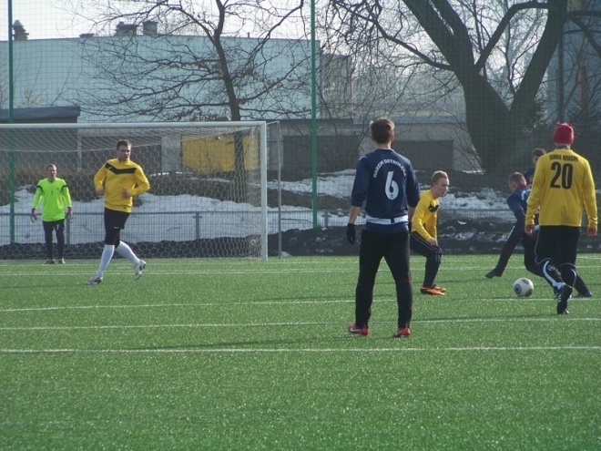Narew Ostrołęka - Iskra Krasne (15.02.2014) - zdjęcie #39 - eOstroleka.pl