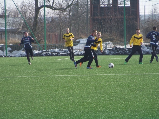 Narew Ostrołęka - Iskra Krasne (15.02.2014) - zdjęcie #38 - eOstroleka.pl