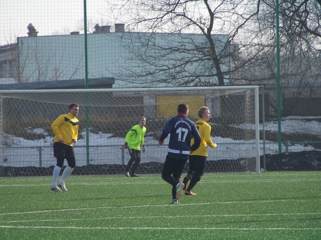 Narew Ostrołęka - Iskra Krasne (15.02.2014) - zdjęcie #37 - eOstroleka.pl