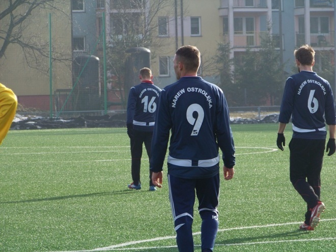 Narew Ostrołęka - Iskra Krasne (15.02.2014) - zdjęcie #24 - eOstroleka.pl