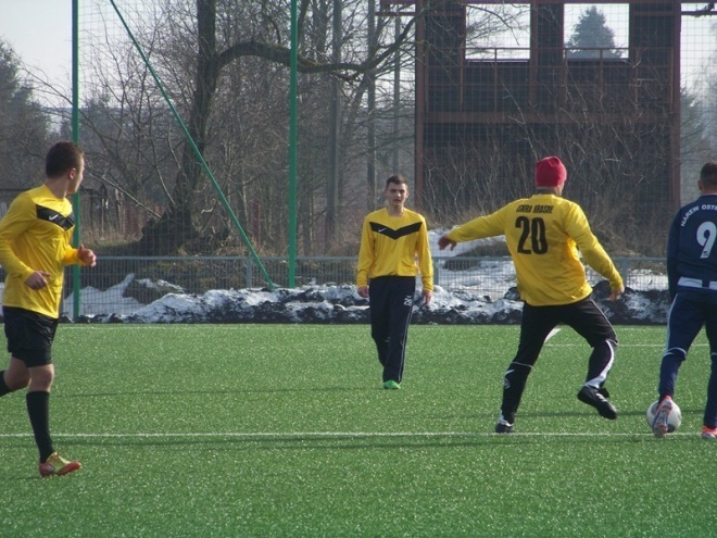 Narew Ostrołęka - Iskra Krasne (15.02.2014) - zdjęcie #22 - eOstroleka.pl