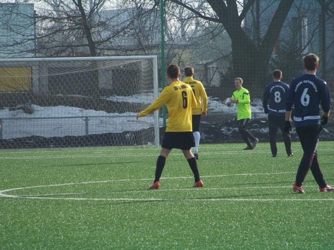 Narew Ostrołęka - Iskra Krasne (15.02.2014) - zdjęcie #20 - eOstroleka.pl