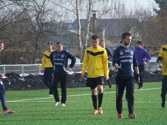Narew Ostrołęka - Iskra Krasne (15.02.2014) - zdjęcie #18 - eOstroleka.pl