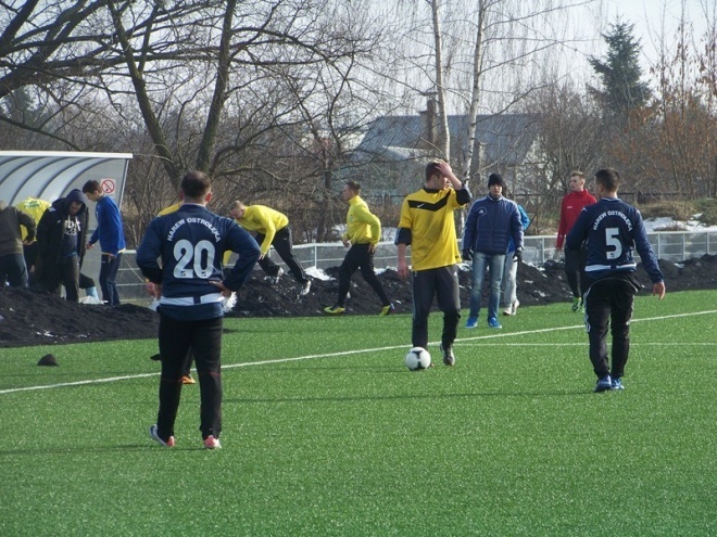 Narew Ostrołęka - Iskra Krasne (15.02.2014) - zdjęcie #14 - eOstroleka.pl