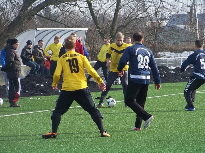 Narew Ostrołęka - Iskra Krasne (15.02.2014) - zdjęcie #13 - eOstroleka.pl