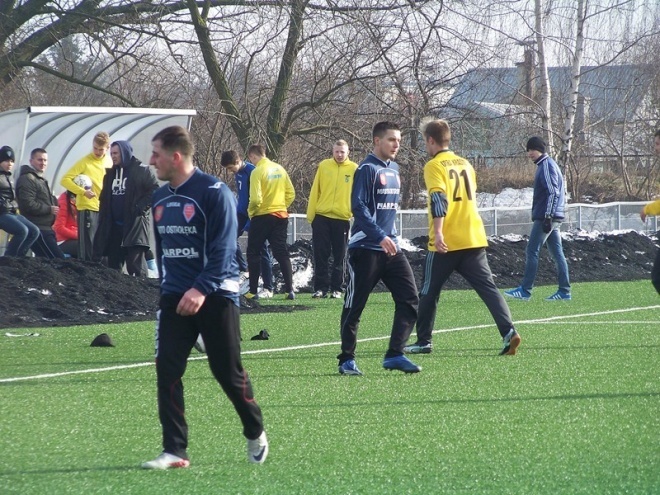 Narew Ostrołęka - Iskra Krasne (15.02.2014) - zdjęcie #11 - eOstroleka.pl