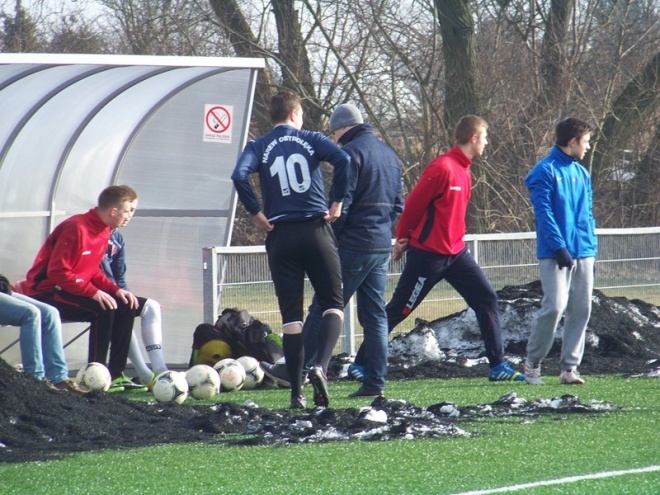 Narew Ostrołęka - Iskra Krasne (15.02.2014) - zdjęcie #7 - eOstroleka.pl