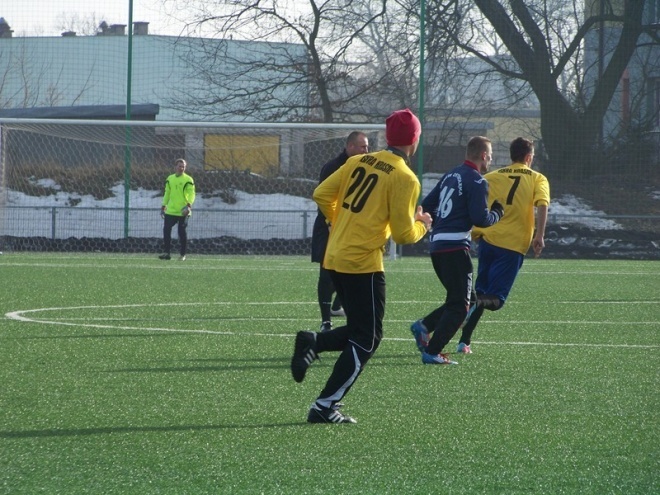Narew Ostrołęka - Iskra Krasne (15.02.2014) - zdjęcie #2 - eOstroleka.pl