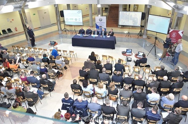  II Ostrołęcka Debata Społeczna „Bezpieczeństwo to nasza wspólna sprawa” [18.02.2014] - zdjęcie #2 - eOstroleka.pl