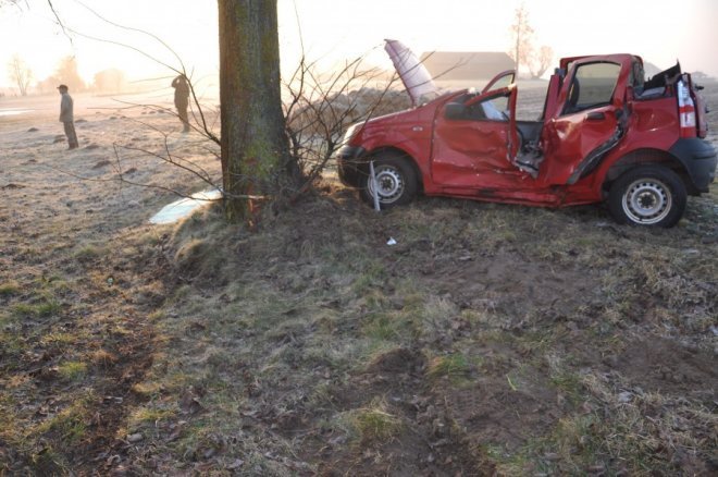 Wólka Somiankowska: Poważny wypadek. 19-latka ciężko ranna [21.02.2014] - zdjęcie #2 - eOstroleka.pl