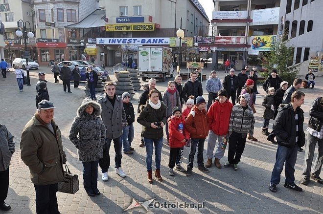 Tłusty Czwartek: Zawody w jedzeniu pączków na czas [27.02.2014] - zdjęcie #4 - eOstroleka.pl