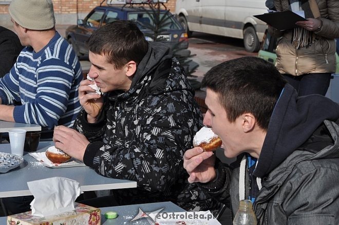 Tłusty Czwartek: Zawody w jedzeniu pączków na czas [27.02.2014] - zdjęcie #19 - eOstroleka.pl