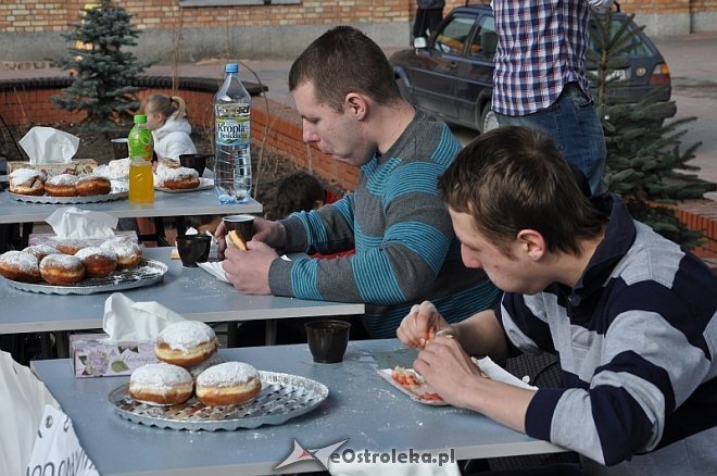 Tłusty Czwartek: Zawody w jedzeniu pączków na czas [27.02.2014] - zdjęcie #40 - eOstroleka.pl