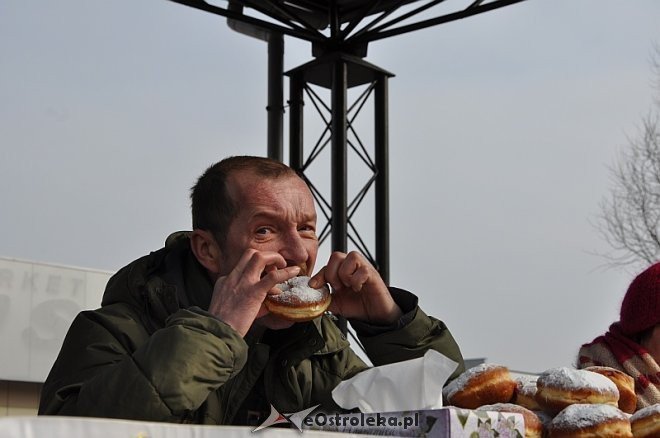 Tłusty Czwartek: Zawody w jedzeniu pączków na czas [27.02.2014] - zdjęcie #5 - eOstroleka.pl