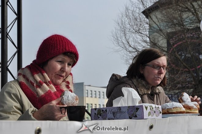 Tłusty Czwartek: Zawody w jedzeniu pączków na czas [27.02.2014] - zdjęcie #43 - eOstroleka.pl