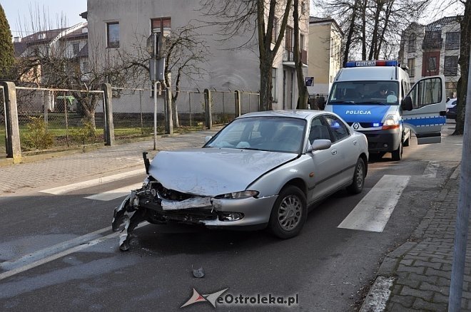 Kolizja na skrzyżowaniu Świętokrzyskiej i Farnej [27.02.2014] - zdjęcie #5 - eOstroleka.pl