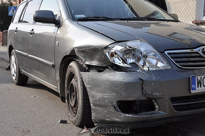 Kolizja na skrzyżowaniu Świętokrzyskiej i Farnej [27.02.2014] - zdjęcie #3 - eOstroleka.pl