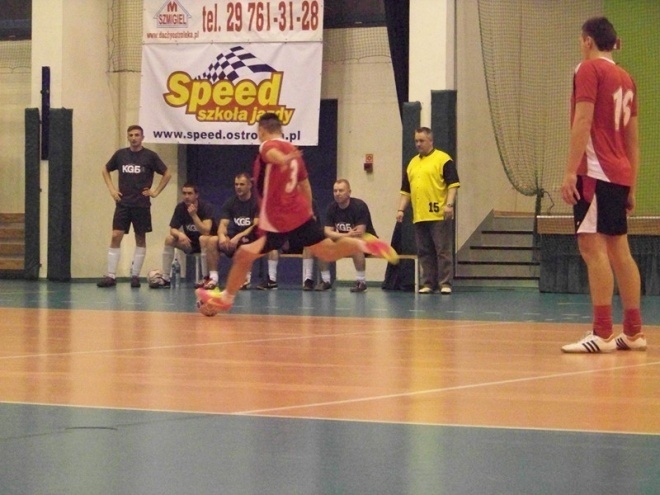 Nocna Liga Futsalu - 11. kolejka (07.03.2014) - zdjęcie #3 - eOstroleka.pl
