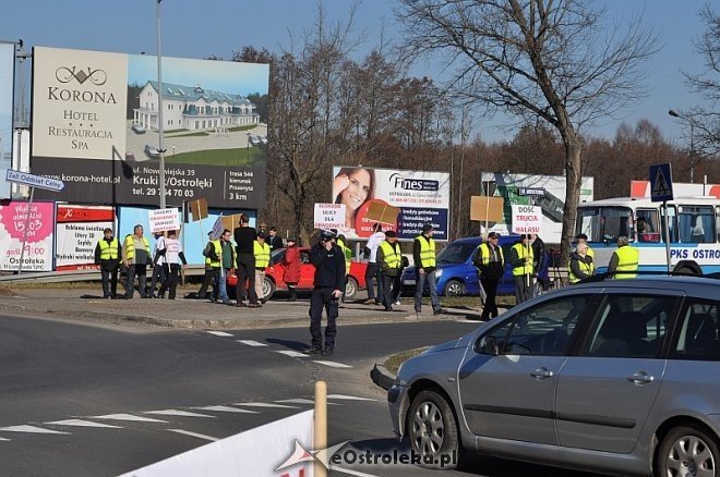 Kolejny protest na rondzie ks. Siemowita III [10.03.2014] - zdjęcie #28 - eOstroleka.pl