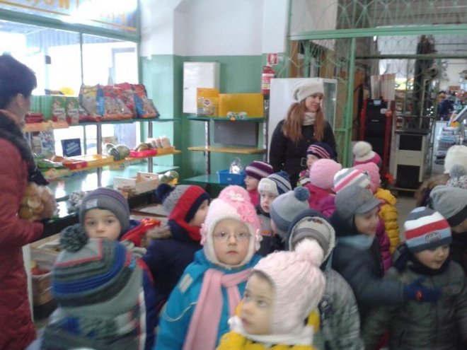 Przedszkolaki z Goworowa odwiedzają miejscowych przedsiębiorców i dowiadują się ciekawostek związanych z ich zawodami [10.03.2014] - zdjęcie #3 - eOstroleka.pl