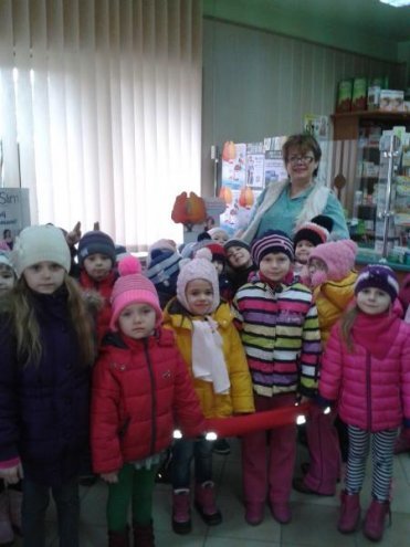 Przedszkolaki z Goworowa odwiedzają miejscowych przedsiębiorców i dowiadują się ciekawostek związanych z ich zawodami [10.03.2014] - zdjęcie #13 - eOstroleka.pl
