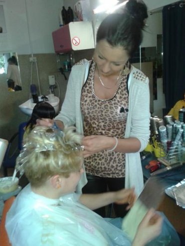 Przedszkolaki z Goworowa odwiedzają miejscowych przedsiębiorców i dowiadują się ciekawostek związanych z ich zawodami [10.03.2014] - zdjęcie #10 - eOstroleka.pl