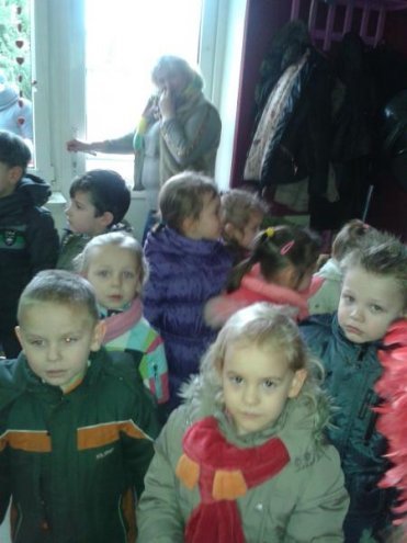 Przedszkolaki z Goworowa odwiedzają miejscowych przedsiębiorców i dowiadują się ciekawostek związanych z ich zawodami [10.03.2014] - zdjęcie #16 - eOstroleka.pl