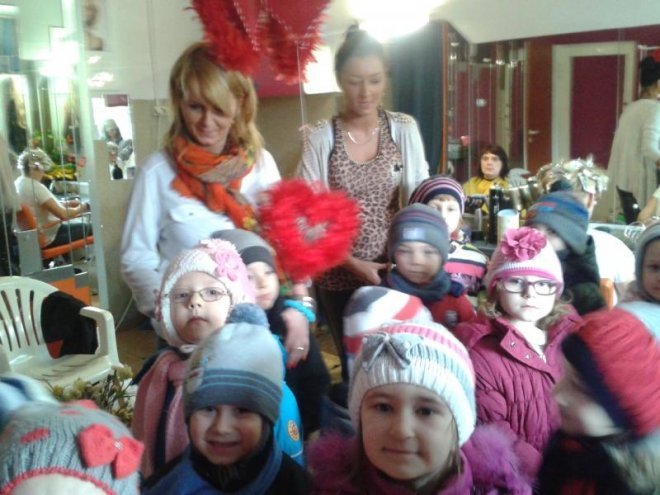 Przedszkolaki z Goworowa odwiedzają miejscowych przedsiębiorców i dowiadują się ciekawostek związanych z ich zawodami [10.03.2014] - zdjęcie #17 - eOstroleka.pl