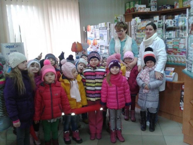 Przedszkolaki z Goworowa odwiedzają miejscowych przedsiębiorców i dowiadują się ciekawostek związanych z ich zawodami [10.03.2014] - zdjęcie #24 - eOstroleka.pl