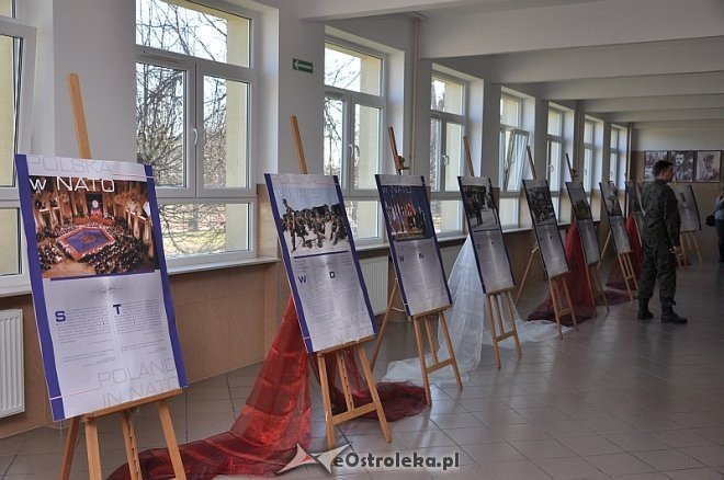 „15 Lat Polski w NATO” – wystawa historyczna [12.03.2014] - zdjęcie #4 - eOstroleka.pl