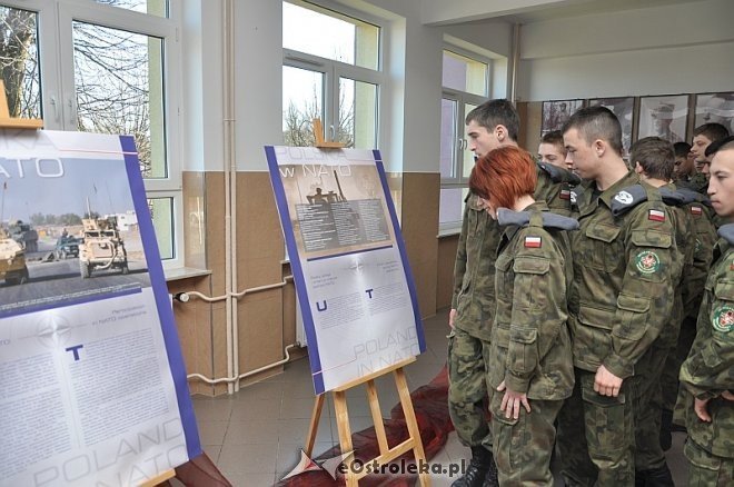 „15 Lat Polski w NATO” – wystawa historyczna [12.03.2014] - zdjęcie #21 - eOstroleka.pl