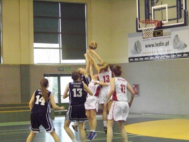 Unia Basket Ostrołęka - Ostrovia Ostrów Wielkopolski (16.03.2014) - zdjęcie #32 - eOstroleka.pl